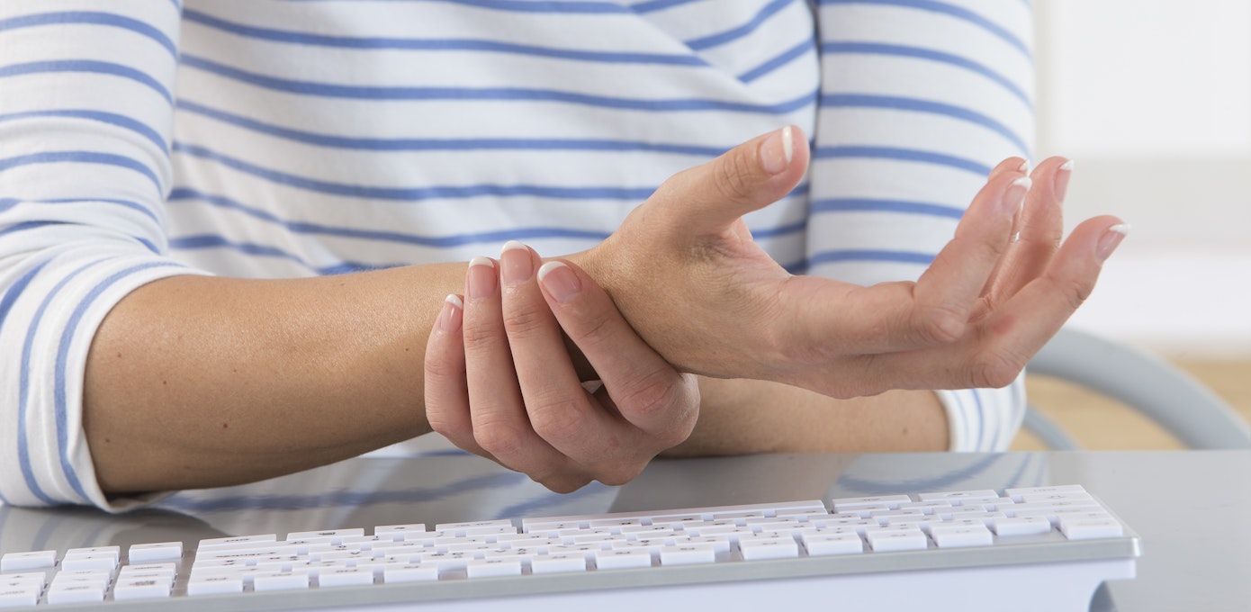 An image depicting a person suffering from mild wrist pain symptoms